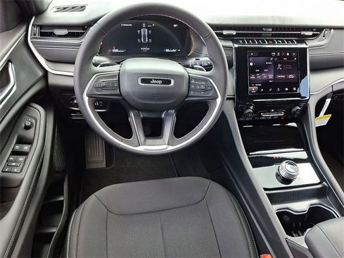 New 2025 Jeep Grand Cherokee 4WD image 9