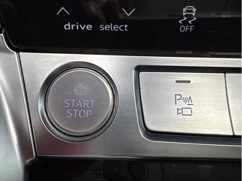 Used 2019 Audi e-tron Prestige w/ Prestige Package image 22