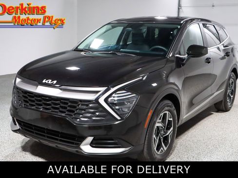 Used 2024 Kia Sportage LX image 1