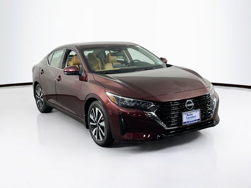 Used 2024 Nissan Sentra SV w/ SV Premium Package FWD image 3