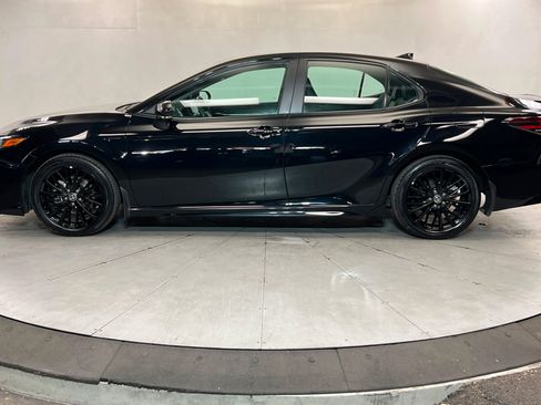 Used 2022 Toyota Camry SE FWD image 2