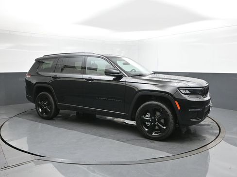 New 2025 Jeep Grand Cherokee L Limited w/ Black Appearance Package image 17
