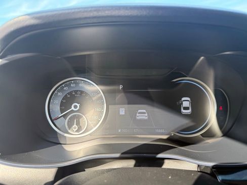 Used 2025 Genesis G70 2.5T image 18