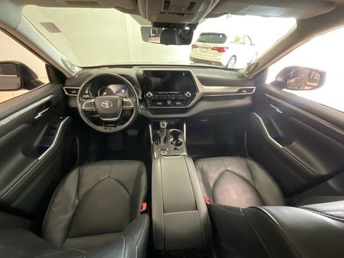 Used 2022 Toyota Highlander Platinum AWD/4WD image 9