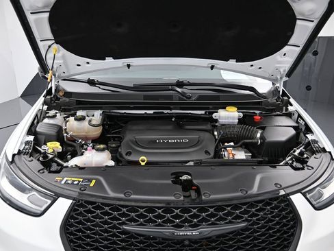 Used 2024 Chrysler Pacifica Select image 29