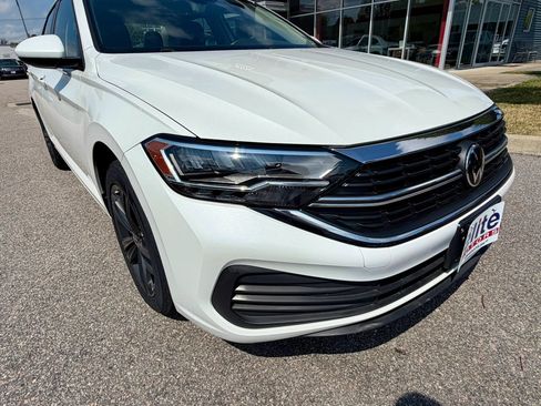 Used 2023 Volkswagen Jetta SE w/ Panoramic Sunroof Package FWD image 13