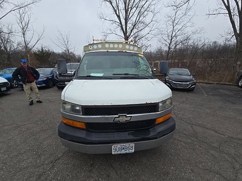 Used 2008 Chevrolet Express 3500 image 12