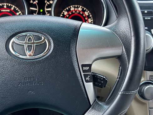 Used 2011 Toyota Highlander 2WD w/ Tech Pkg image 29