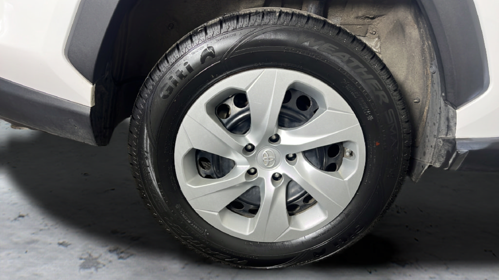 Used 2022 Toyota RAV4 LE AWD/4WD image 49