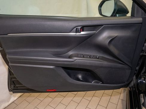 Used 2024 Toyota Camry SE image 10