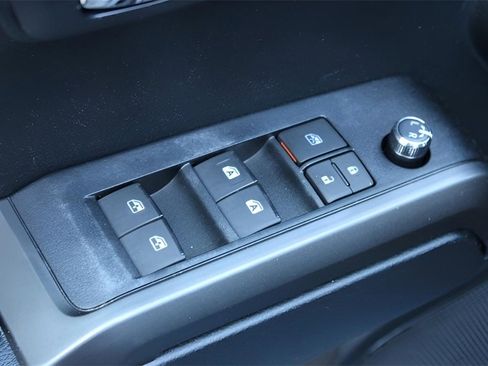 Certified 2018 Toyota Tacoma TRD Sport image 17