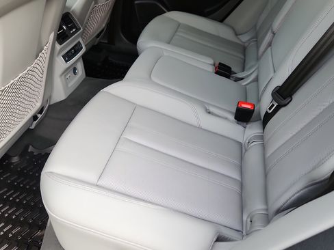 Used 2024 Audi Q5 2.0T Prestige image 11