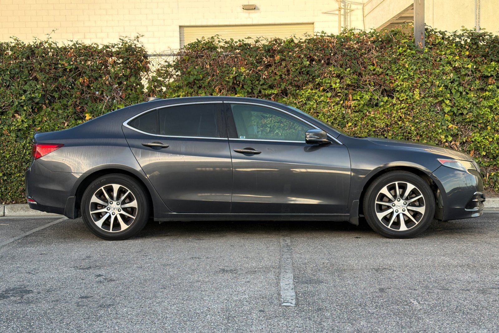 Used 2016 Acura TLX w/ Technology Package FWD image 3