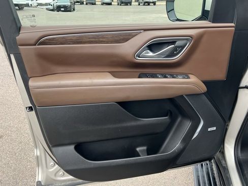 Used 2024 Chevrolet Suburban High Country image 17