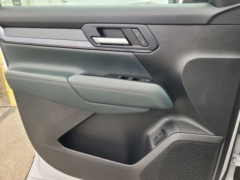 New 2026 GMC Terrain AT4 w/ Technology Package II AWD/4WD image 24