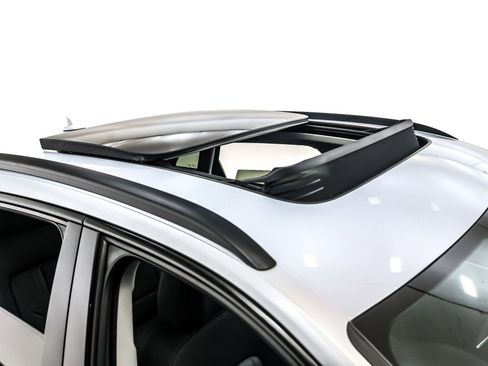 Used 2022 Audi e-tron Premium w/ Convenience Plus Package image 23