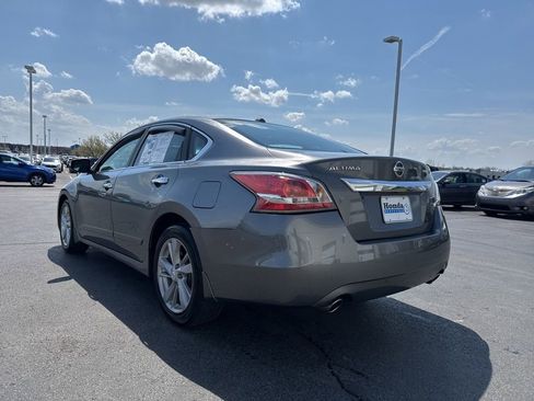 Used 2015 Nissan Altima 2.5 SV w/ Convenience Package FWD image 4