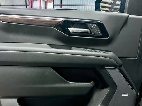 Used 2026 Chevrolet Suburban High Country image 22