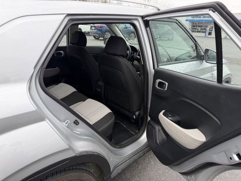 Used 2021 Hyundai Venue SEL image 16