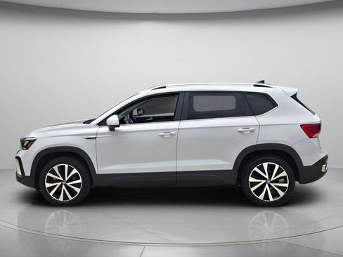Certified 2023 Volkswagen Taos SE FWD image 3