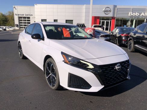 New 2025 Nissan Altima 2.5 SR w/ SR Premium Package image 15