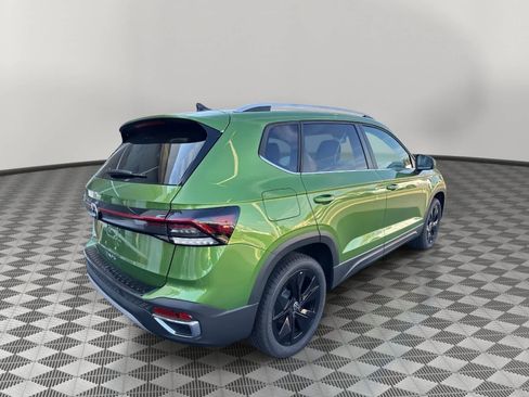New 2026 Volkswagen Taos SE FWD image 3
