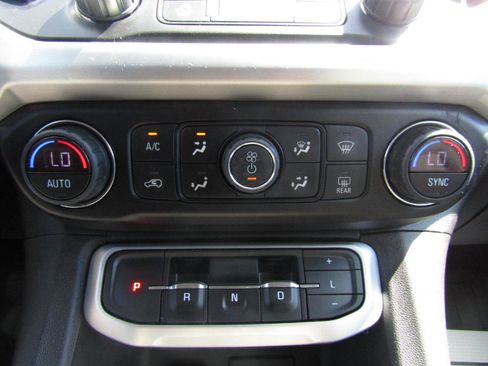 Used 2020 GMC Acadia SLE w/ LPO, Floor Liner Package FWD image 16