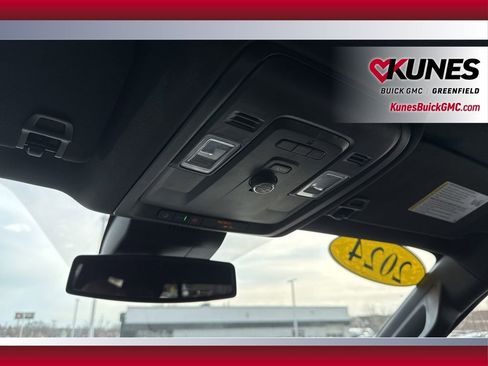 Used 2024 GMC Yukon SLT image 33