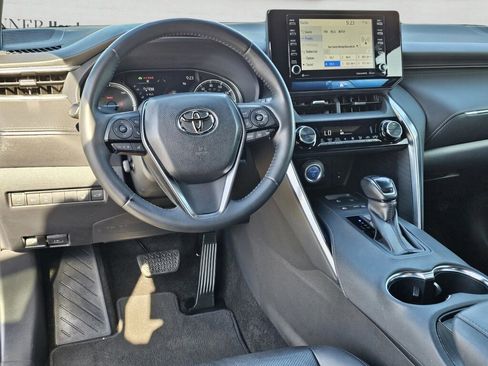 Used 2021 Toyota Venza XLE w/ Softex Package image 37