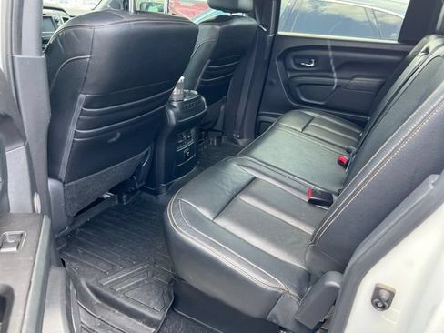Used 2018 Nissan Titan SL w/ Midnight Edition RWD image 7