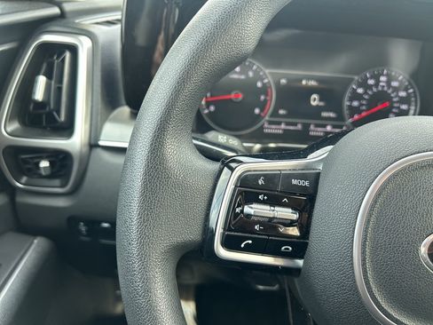 Used 2021 Kia Sorento LX image 12