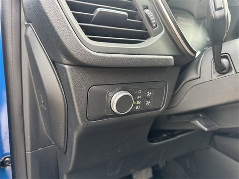 Used 2020 Ford Escape SE image 19