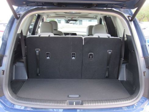 Used 2023 Kia Telluride EX w/ EX Captain's Chair Package FWD image 5