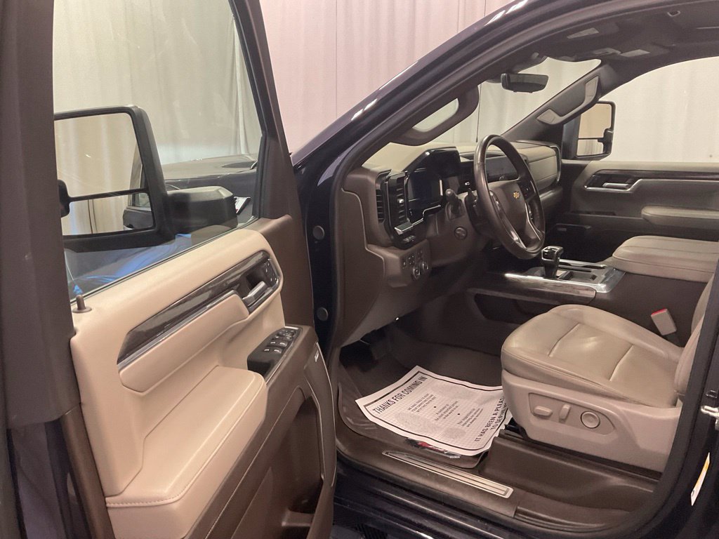 Used 2024 Chevrolet Silverado 1500 LTZ w/ LTZ Premium Package AWD/4WD image 4