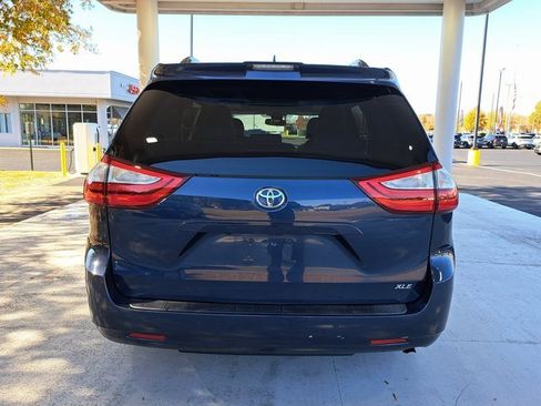 Used 2019 Toyota Sienna XLE Premium image 5