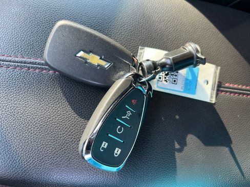 Used 2023 Chevrolet Equinox RS FWD image 29