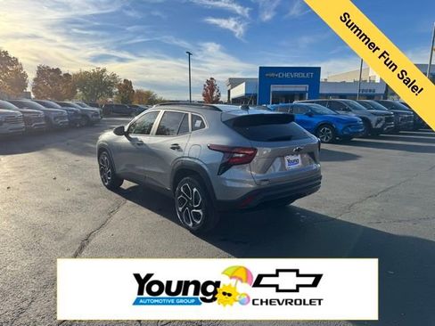 New 2026 Chevrolet Trax RS w/ Sunroof Package FWD image 5