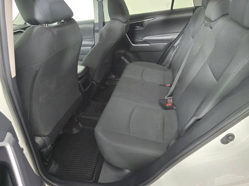 Used 2021 Toyota RAV4 LE w/ Carpet Mat Package (TMS) FWD image 18