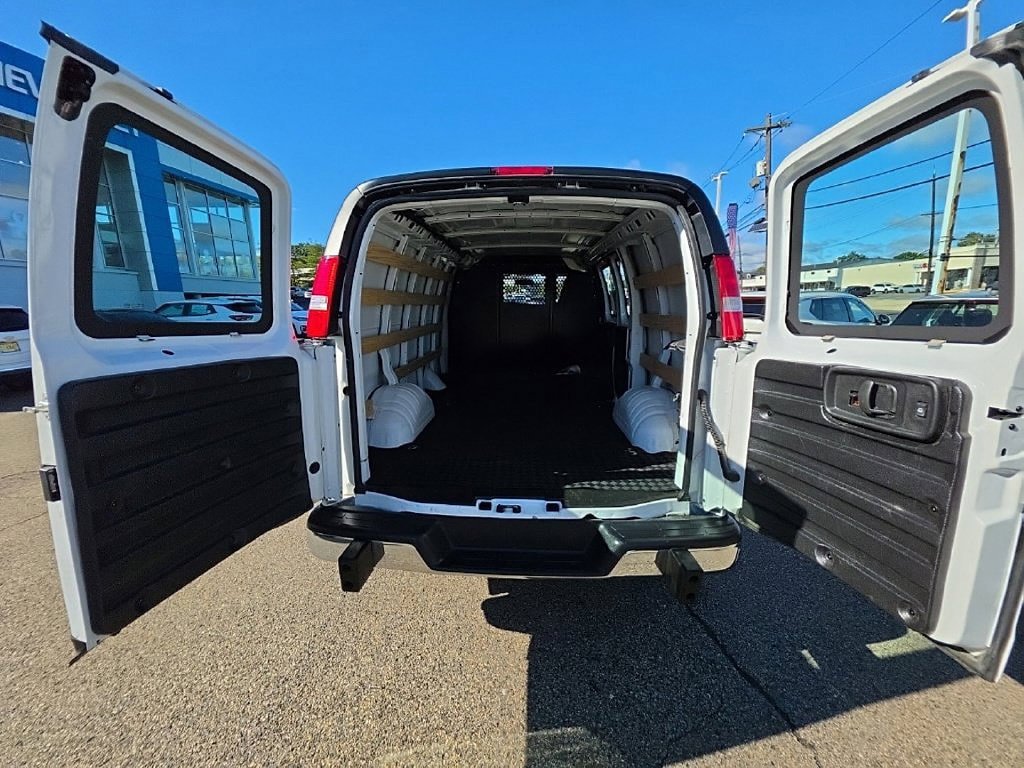 Used 2025 GMC Savana 2500 w/ Driver Convenience Package RWD image 26