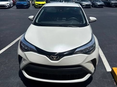Used 2020 Toyota C-HR LE FWD image 2