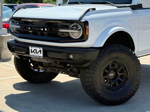 Used 2022 Ford Bronco Outer Banks AWD/4WD image 2