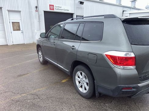Used 2012 Toyota Highlander SE w/ Tow Pkg AWD/4WD image 2