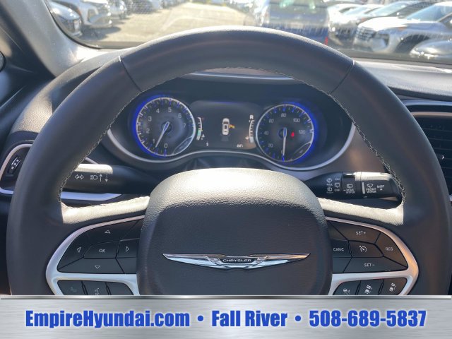 Used 2025 Chrysler Pacifica Select FWD image 28