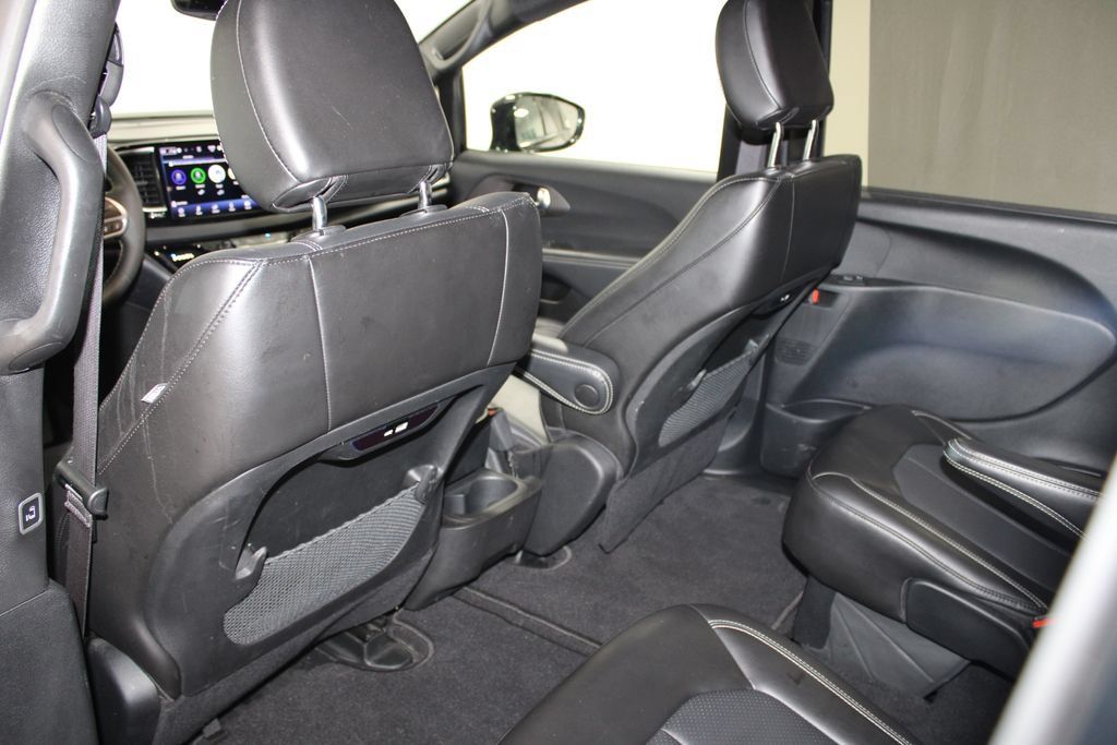 Used 2025 Chrysler Pacifica Select FWD image 26