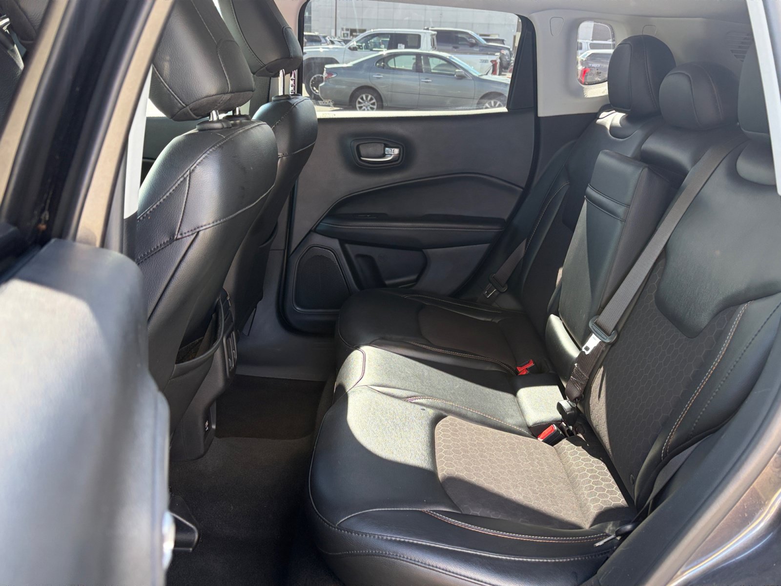 Used 2018 Jeep Compass Latitude AWD/4WD image 25