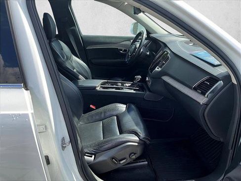 Used 2021 Volvo XC90 T6 Inscription w/ Lounge Package AWD/4WD image 9