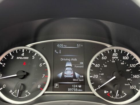 Used 2017 Nissan Sentra SR w/ SR Premium Technology Package image 9