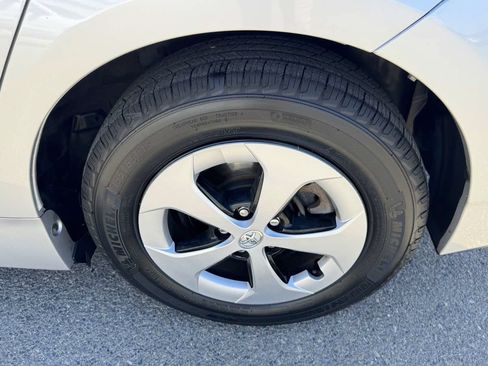 Used 2013 Toyota Prius Two FWD image 34