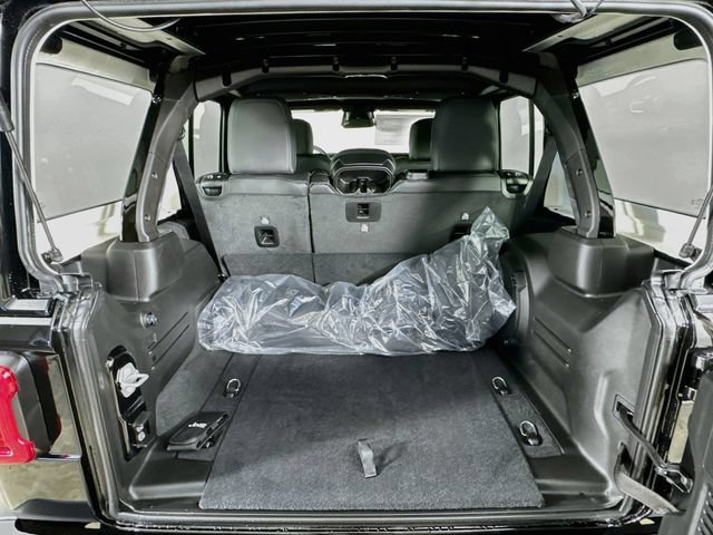 New 2026 Jeep Wrangler Unlimited Sahara AWD/4WD image 29