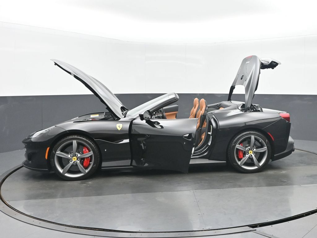 Used 2020 Ferrari Portofino RWD image 39